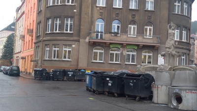 Kontejnery na odpad z Divišovy ulice se dočasně přemístily