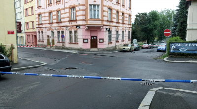 Část komunikace v ulici Jiřího z Poděbrad se propadla