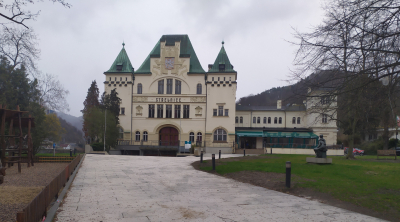 Město nabízí k pronájmu restauraci včetně zázemí a terasy ve Společenském domě Střelnice