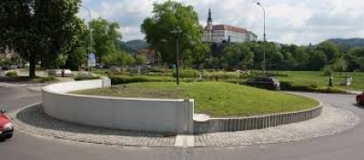 Dopravní omezení na kruhovém objezdu u mototechny