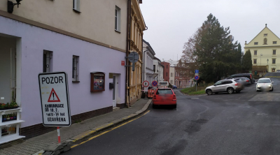 Dopravní omezení v ulici U Plovárny 10. února
