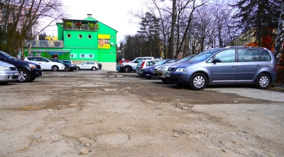 Město řeší problémy s parkováním, na Kamenické ulici připravuje výstavbu parkovacího domu