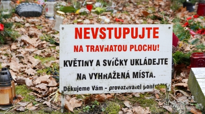 Hřbitovy prochází údržbou, město změnilo ceník