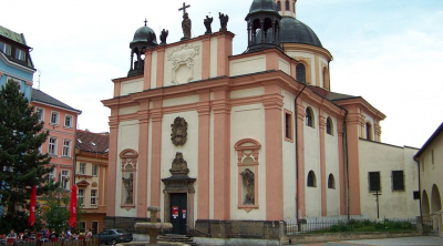 Půlnoční mše bude již v 16 hodin, je třeba se objednat
