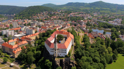 Zastupitelé odvolali vedení města, někteří radní rezignovali sami